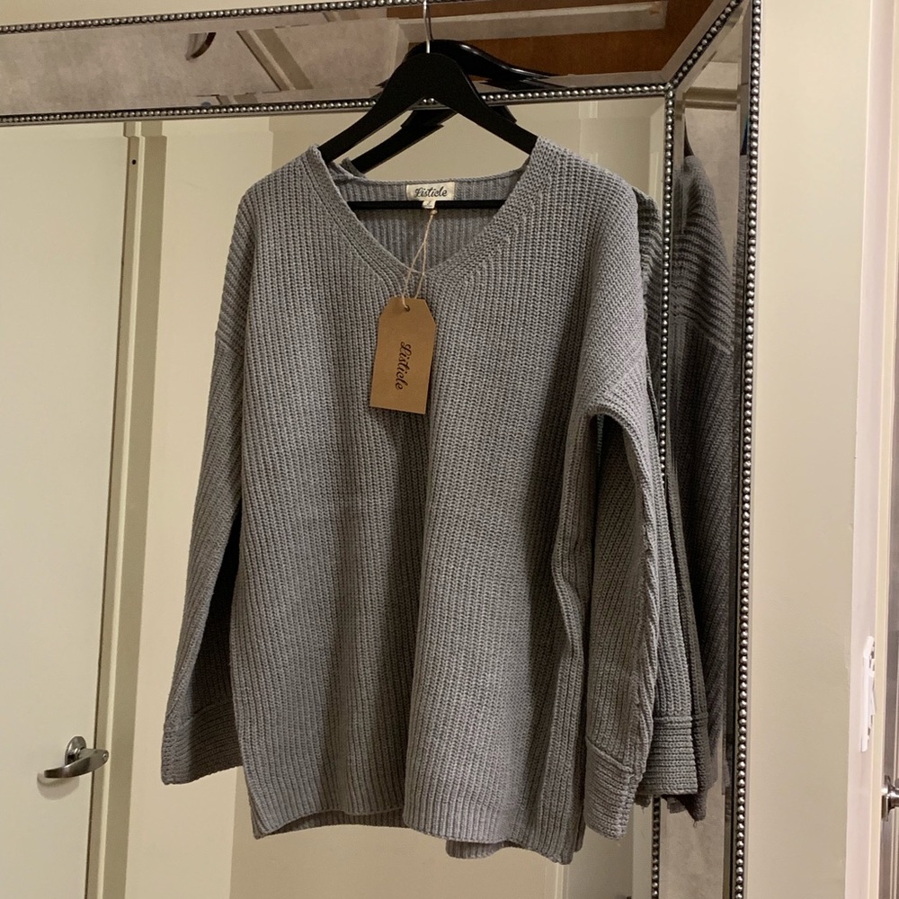V Neck Bell Sleeve Sweater - Picture 2 of 8